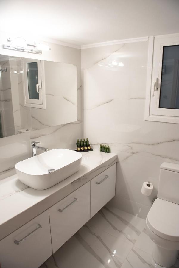 Newly Renovated Flat 500M From Subway Station Apartment Athens Luaran gambar